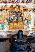The great Chola temples of Tamil Nadu - The Brihadishwara Temple of Thanjavur. Linga with Nayaka painting on the inside wall of the cloister. 